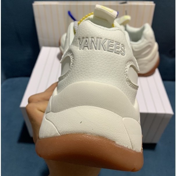 ( NY đế nâu chuẩn 11) Giày thể thao và sneaker nam nữ màu trắng đế nâu , đế cao 5cm