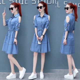 Đầm jean hở vai thêu hoa
