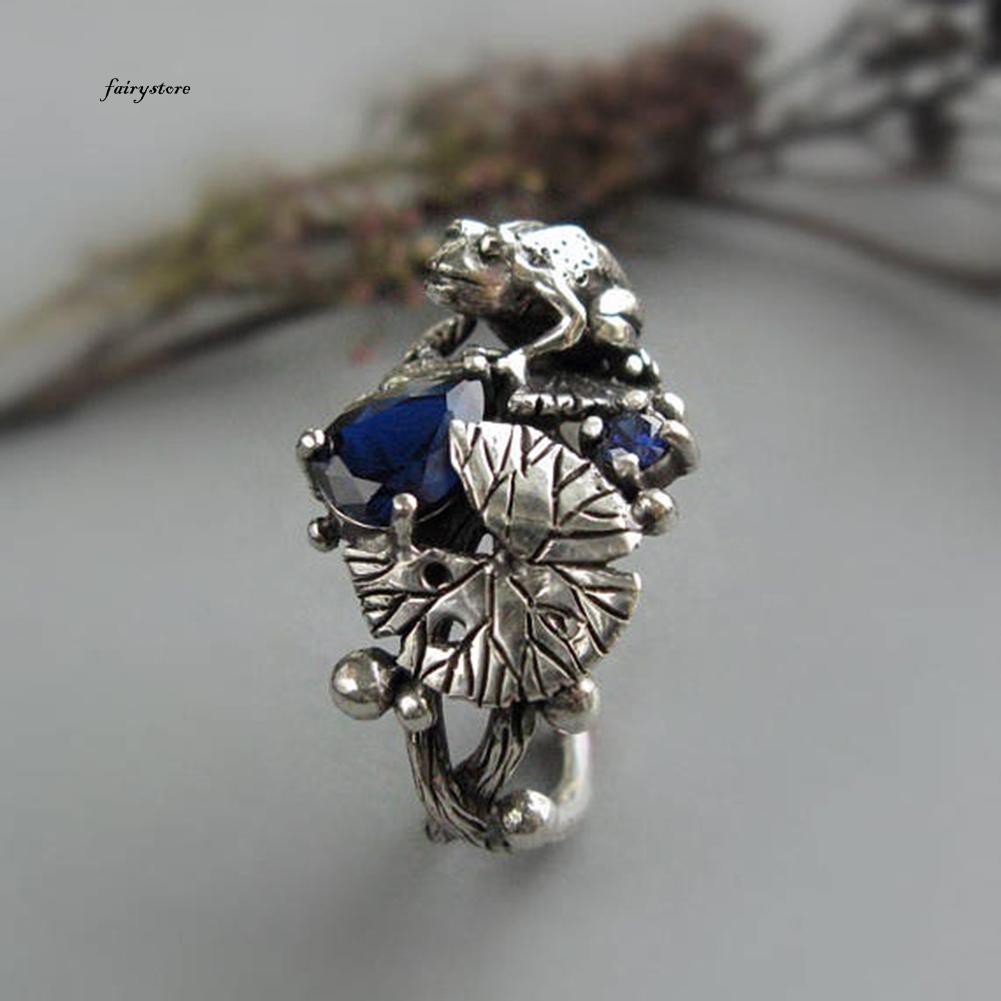 Nhẫn HìNh Con ẾCh Và Ếch ĐíNh Đá Cổ ĐiểN