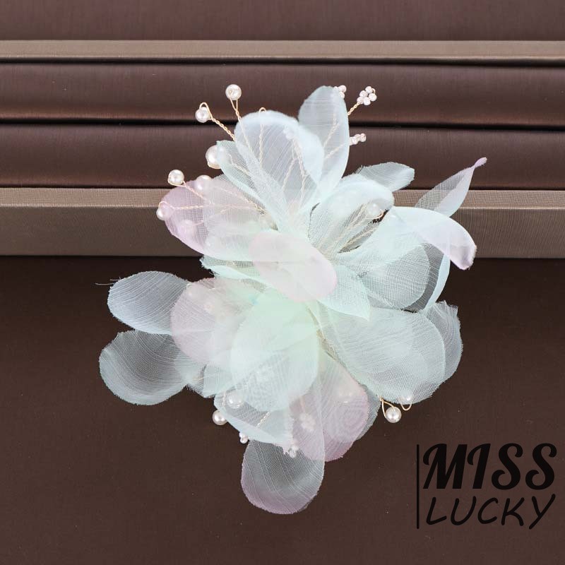 Cài tóc kiểu dáng thời trang thanh tú cho nữ