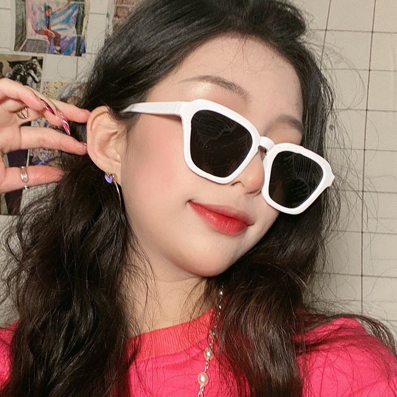Kính mát nữ chống tia UV thời trang phong cách Hàn Quốc cute giá rẻ hottrend EMOJI 211