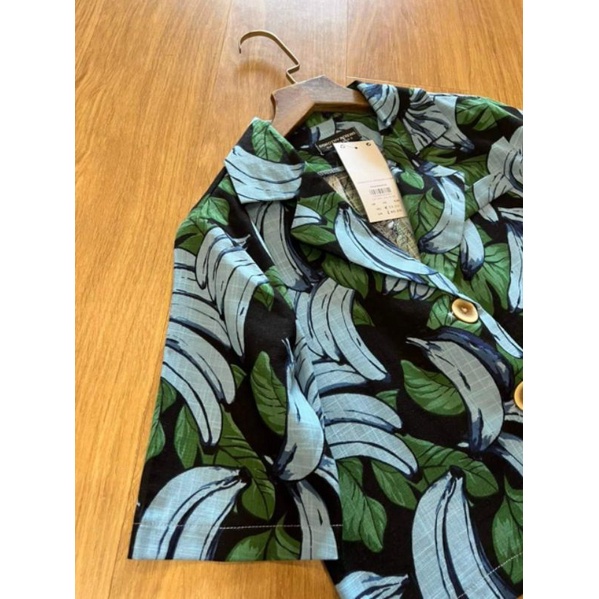 Áo crop cổ vest vải linen họa tiết