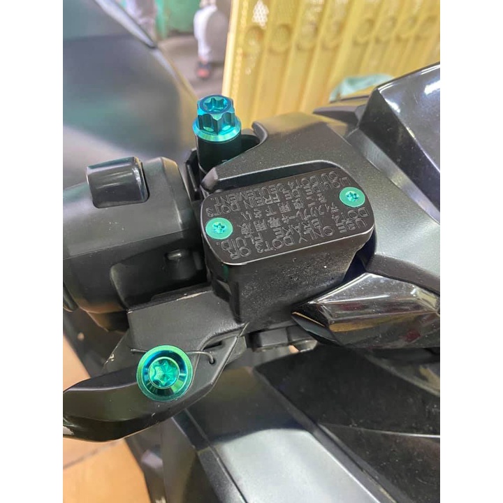 Ốc Tay Thắng Titan Gr5 Vario/Click 2017/2018/2019/2020