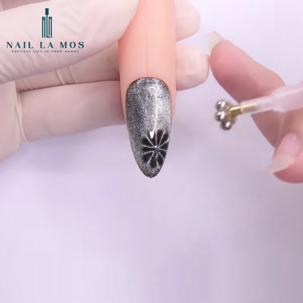 Nam châm mắt mèo tạo hoa