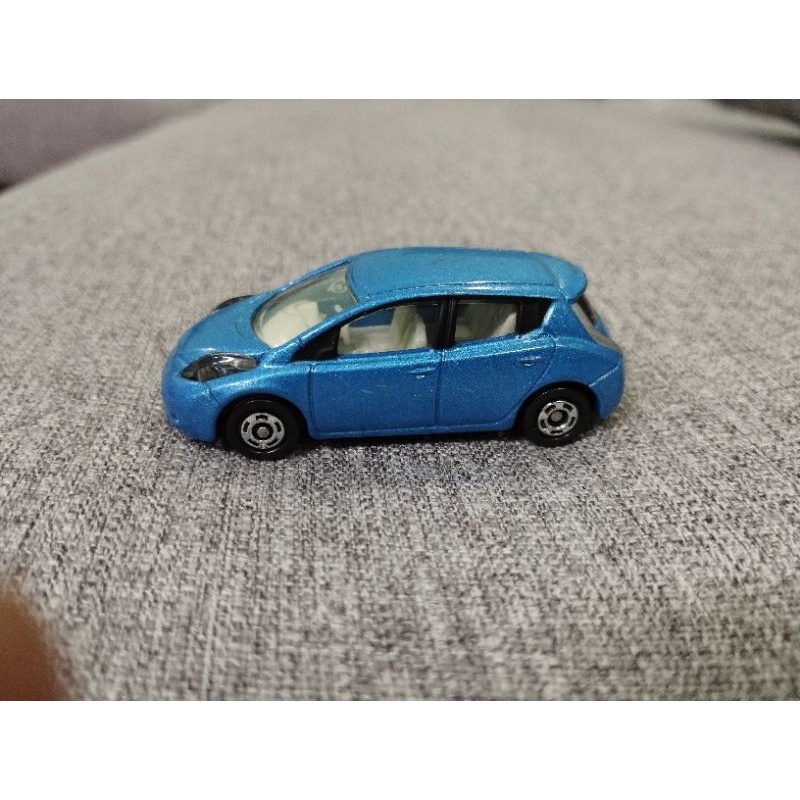 Xe mô hình Tomica nissan leaf