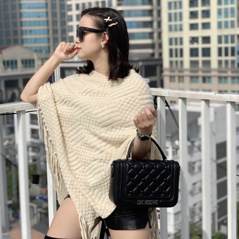 Túi Love Moschino đen đính đinh có quai xách siêu xinh - hàng Mỹ chính hãng