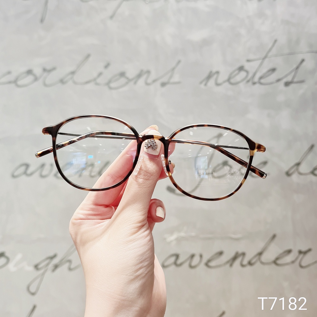 Gọng kính tròn nữ LILYEYEWEAR chất liệu nhựa thanh mảnh màu sắc thời trang 7182