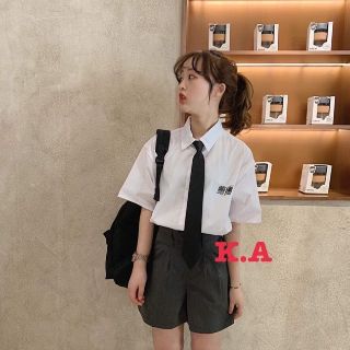 Áo sơ mi kèm cà vạt