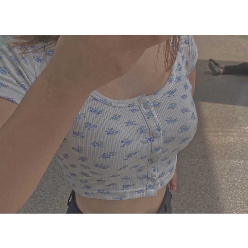 ÁO CROPTOP HOA NHÍ KIDO PASS