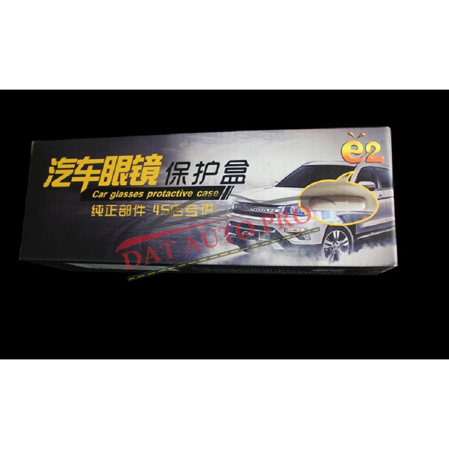 Hộp dựng kính gắn trần xe oto màu kem. | BigBuy360 - bigbuy360.vn