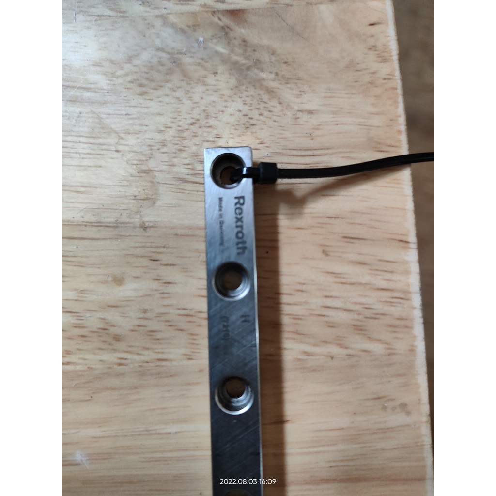 Ray trượt vuông 9 330mm Rexroth R044281301 1 Block