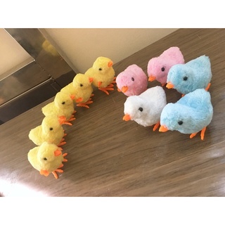 Gà con nhảy lon ton