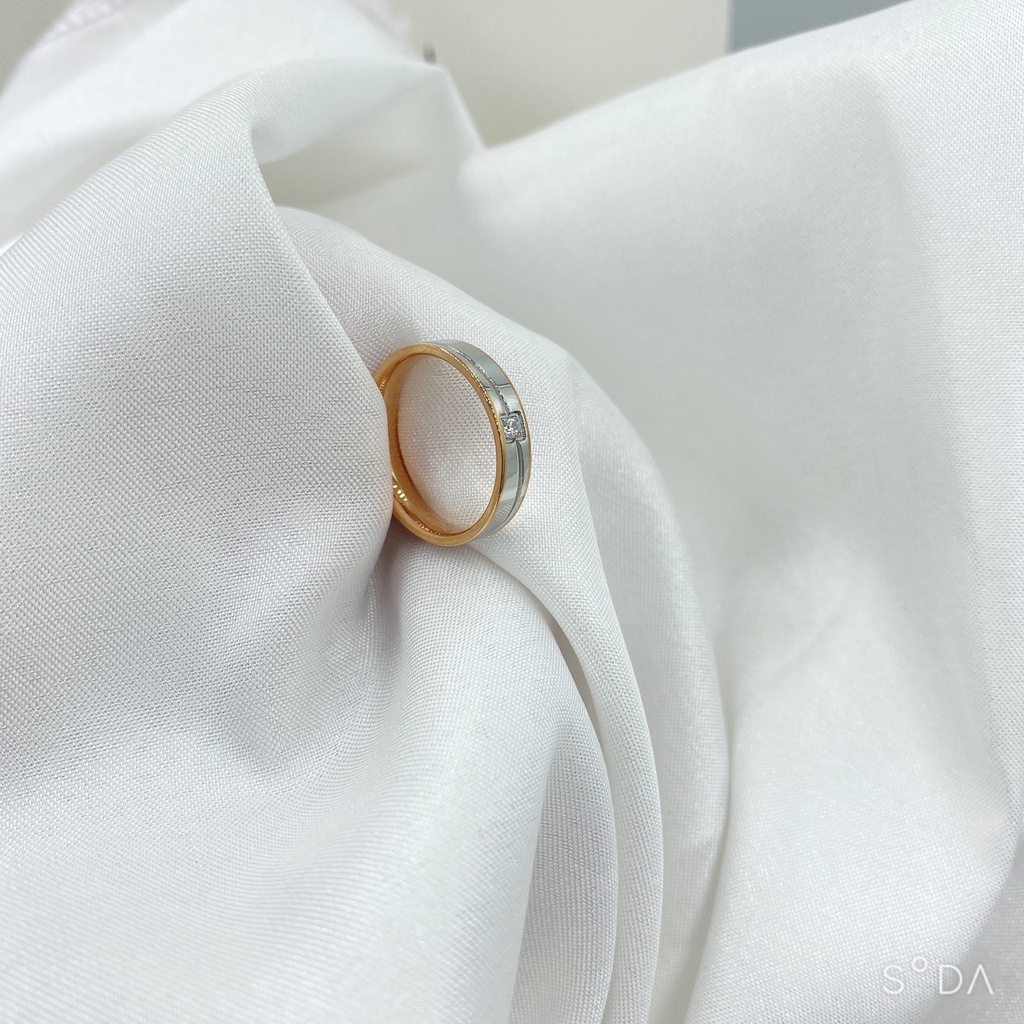 [FreeShip] Nhẫn nữ Titan rãnh xiên đính đá J4-209 - CAM KẾT KHÔNG BAY MÀU