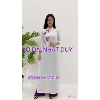 TRẮNG TINH KHÔI. SALE 30% NHÂN DỊP 8/3 ÁO DÀI TRUYỀN THỐNG THÊU RUY BĂNG CHẤT LỤA TÂY THI CAO CẤP-K7