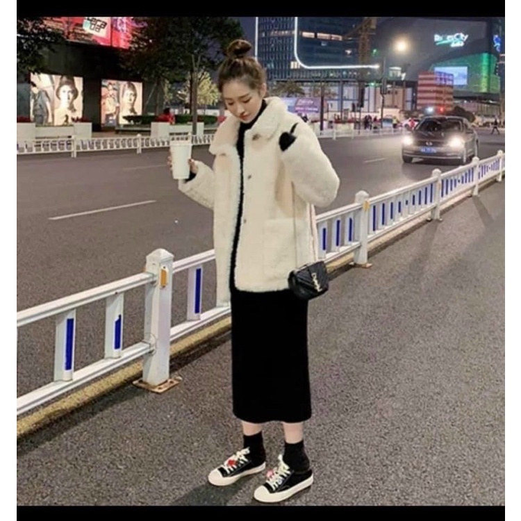 set váy body đen cổ 3p mix áo lông trắng thụng