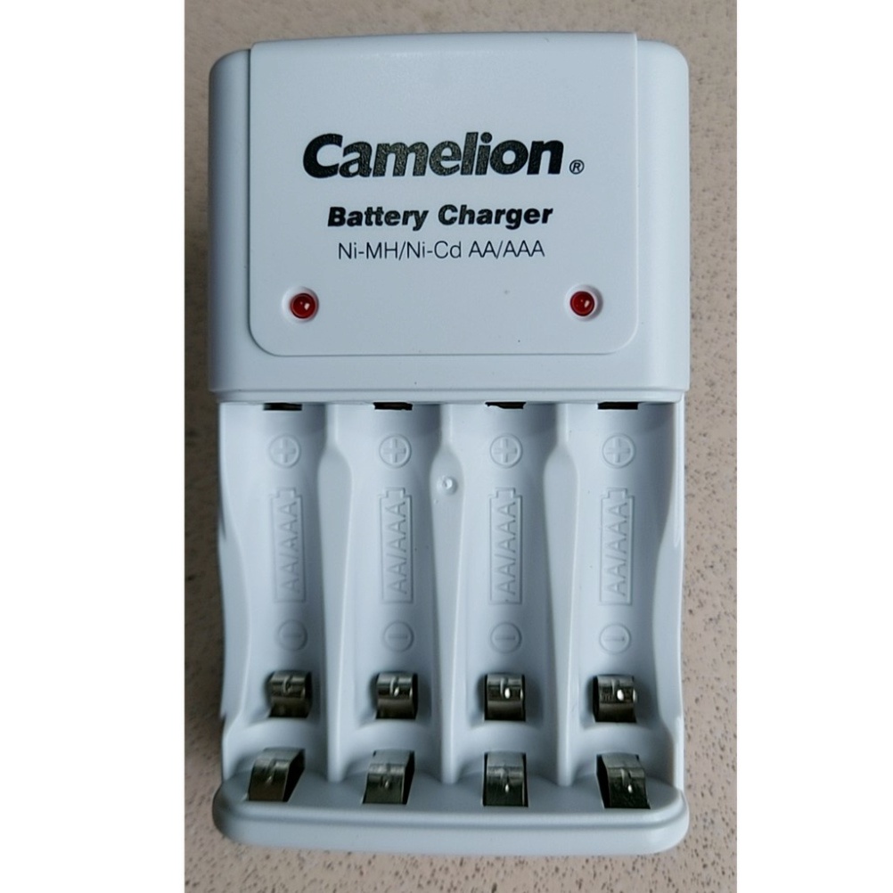 Bộ sạc Pin tiểu Camelion BC-1010B AA  và AAA  Pin AA Sạc 2700mah chính hãng.