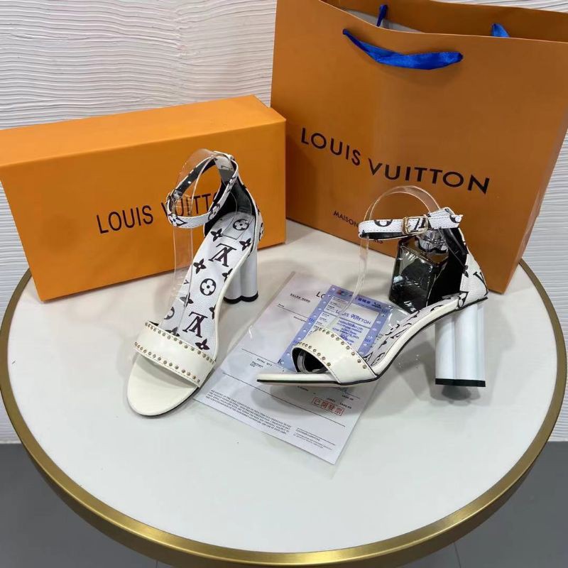 JKX(ẢNH THẬT) Sandal 9p Quai Đinh Gót Hoa Mới Da Mền Êm Fullbox Bill Túi Cao Cấp