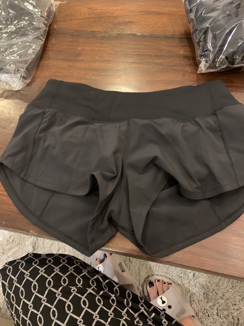 Quần short lululemon dài 2"5