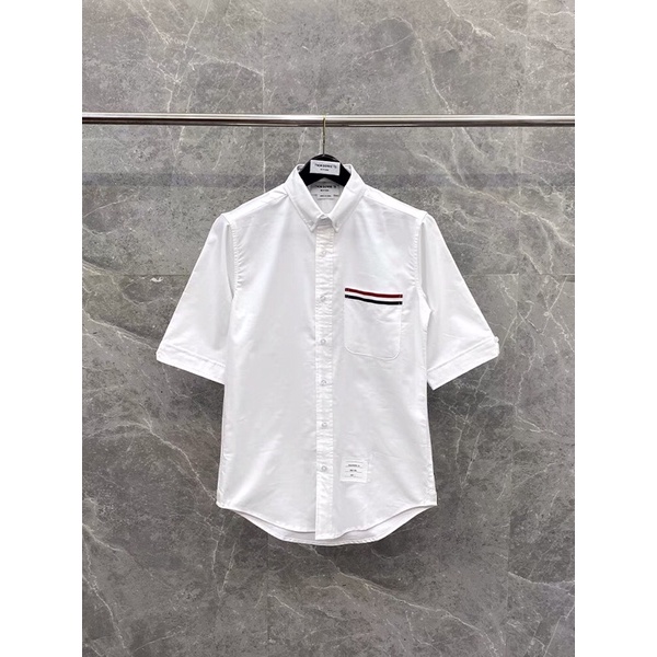 Áo sơ mi Thom Browne trắng, tay ngắn viền túi cao cấp