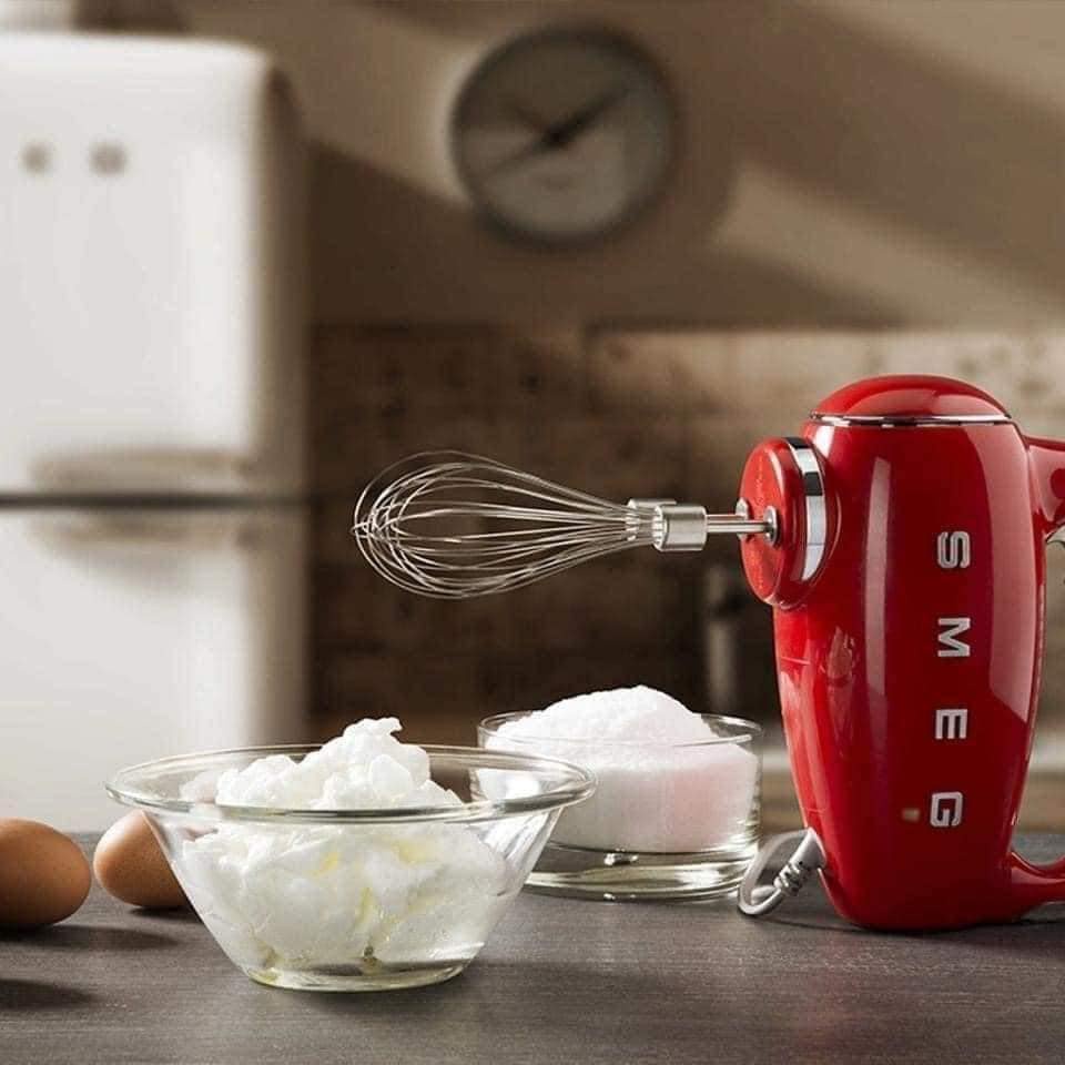 Máy đánh trứng SMEG HMF01RDEU màu đỏ nhập khẩu Đức