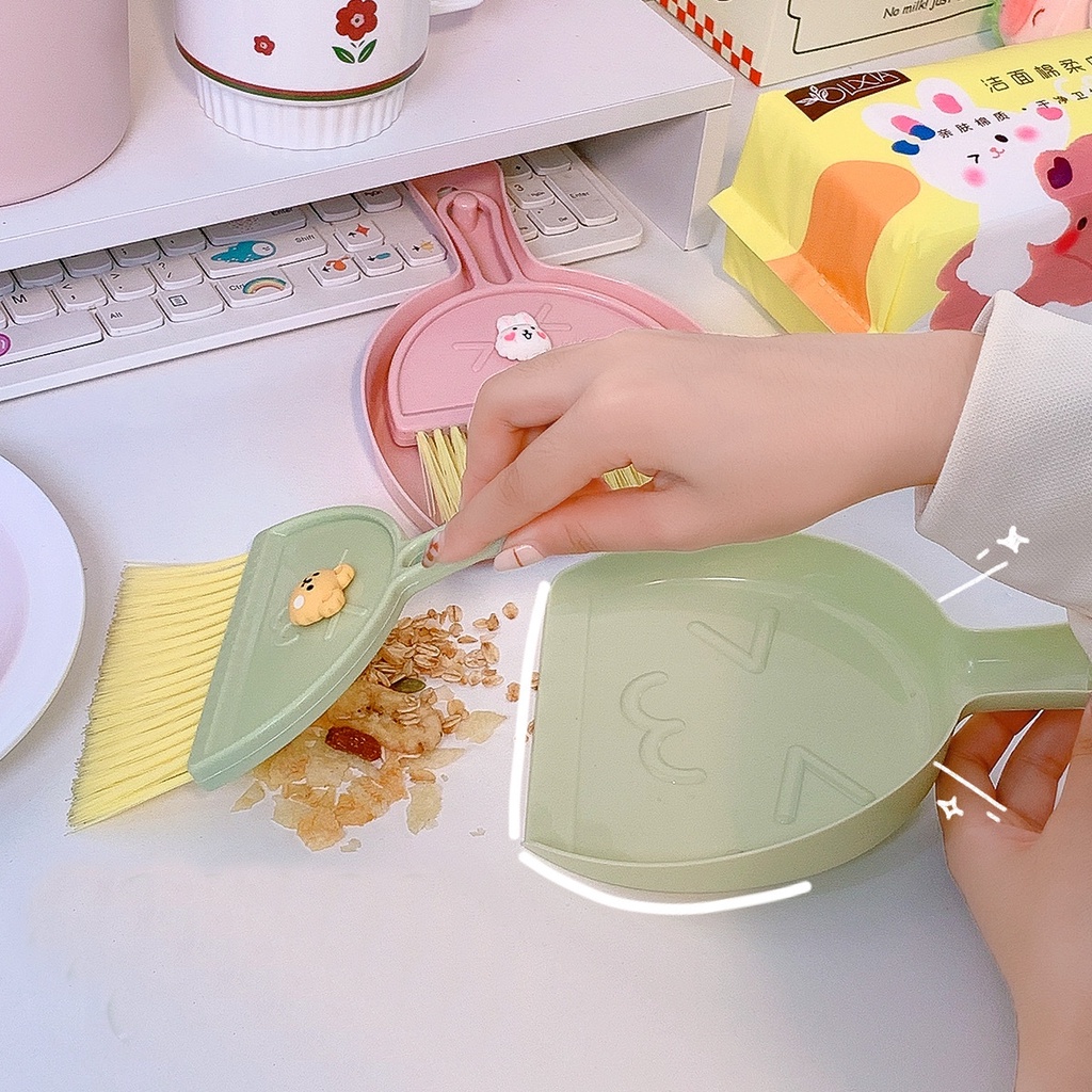 Bộ chổi và xẻng hót rác mini vệ sinh nhà cửa, máy tính, bàn làm việc văn phòng tiện lợi kèm sticker