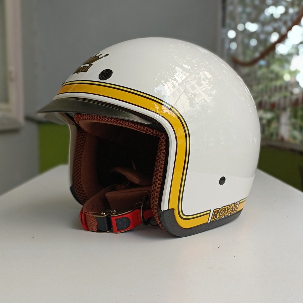 Mũ bảo hiểm 3/4 Royal M139 kính âm tem V10 trắng line vàng