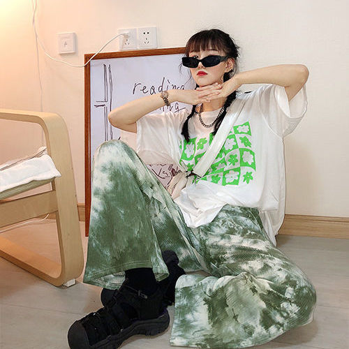 Quần dài ống rộng phối họa tiết màu năng động thời trang | BigBuy360 - bigbuy360.vn