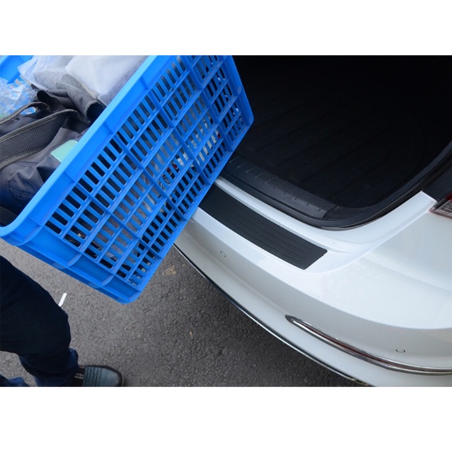 Cao su dán cốp sau chống trầy xe ô tô