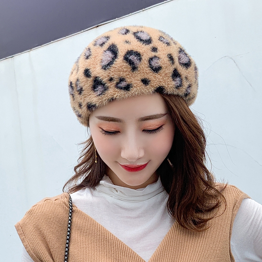 Retro Japanese and Korean style leopard print winter beret for women