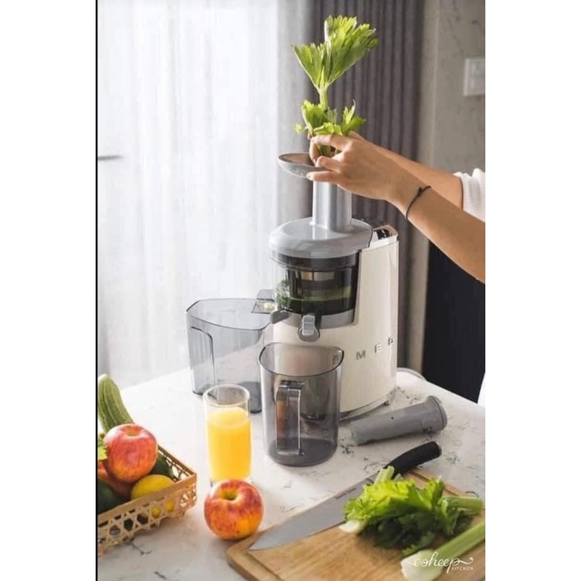 Máy ép chậm SMEG SJF01CREU