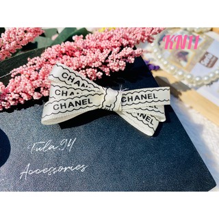 Kẹp sườn chữ 2 màu trắng đen cho nữ handmade