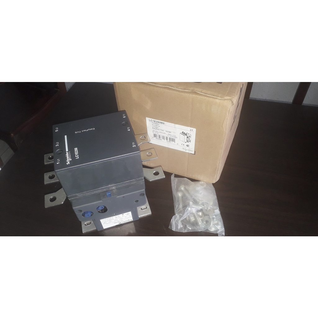 Khởi động từ LC1E250M5 Schneider 3P 250A coil 220Vac hình thật shop tự chụp