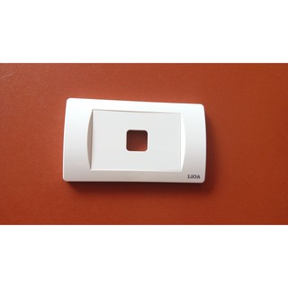 Mặt 1- 6 lỗ công tắc, viền đơn trắng lioa