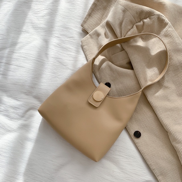 Túi đeo vai basic tote TT02 có khóa và khuy cài ảnh thật shop chụp