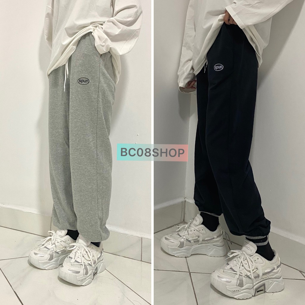 [ Mã FAMAYWA giảm 10K đơn 50K] Quần Jogger Spun chữ thêu phong cách unisex ( Đen - Trắng - Xám) BC045