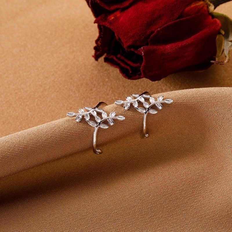 Khuyên kẹp vành tai hình lá màu bạc xinh cho bạn gái