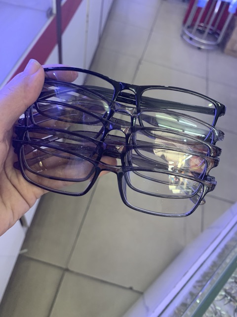Gọng nhựa dẻo hơi cứng siêu nhẹ