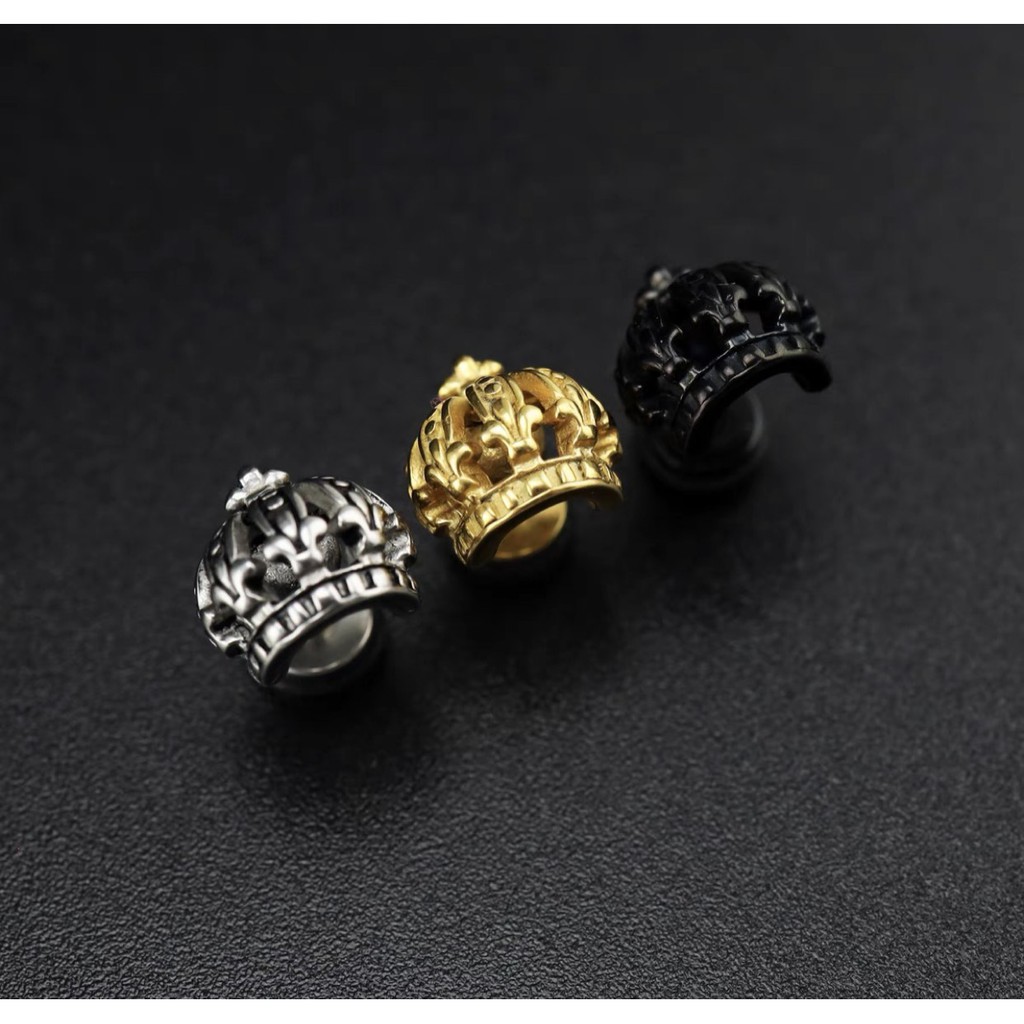 khuyên tai chân vặn hình vương miện - khuyên thép ko gỉ