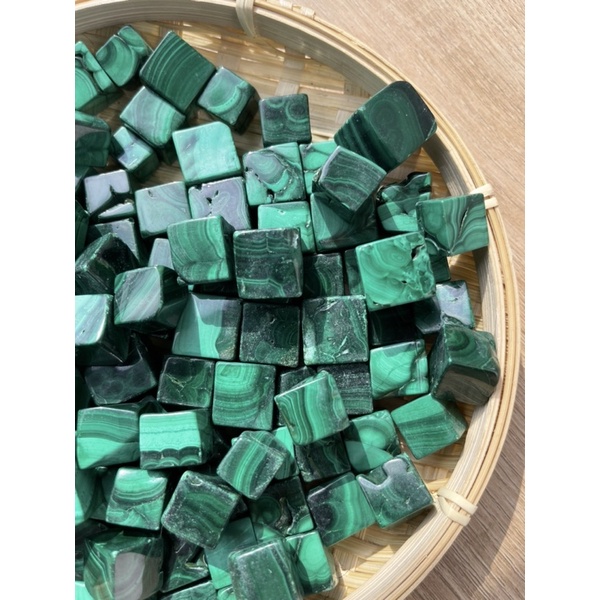 Viên đá thanh tẩy Malachite Tumbled (Đá Lông Công) tự nhiên, trụ đá thach anh dùng trong Tarot, Reiki, đá phong thủy