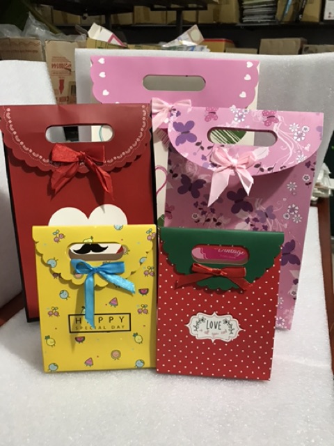 Túi giấy đựng quà loại đẹp