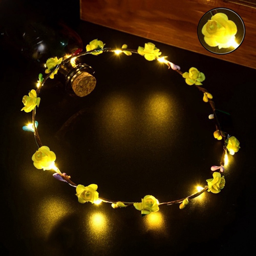 Vòng hoa đội đầu tích hợp đèn LED độc đáo