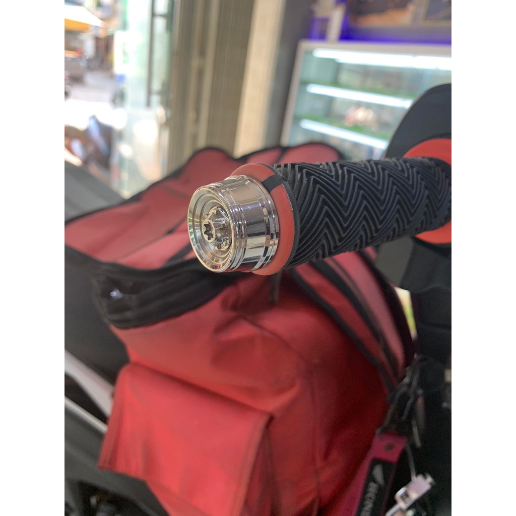 Gù tay lái Salaya mã M6 dùng cho mọi dòng xe