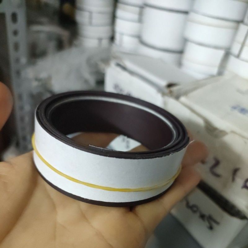 nam châm dẻo có băng keo độ rộng 2cm 2.5cm 3cm dài 1 mét dày 1mm có băng keo