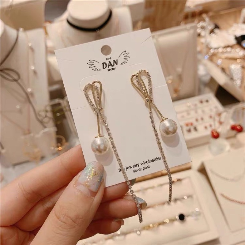 bông tai tua rua dài đính đá sang chảnh, khuyên tai đá dài phong cách hàn quốc