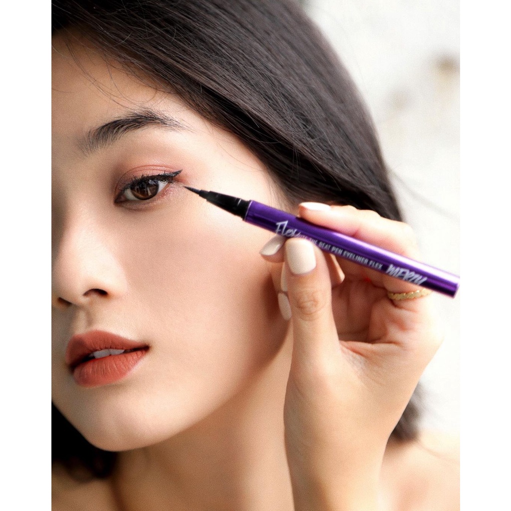 Bút kẻ mắt nước Merzy Bite The Beat Pen Eyeliner Flex 0.6g