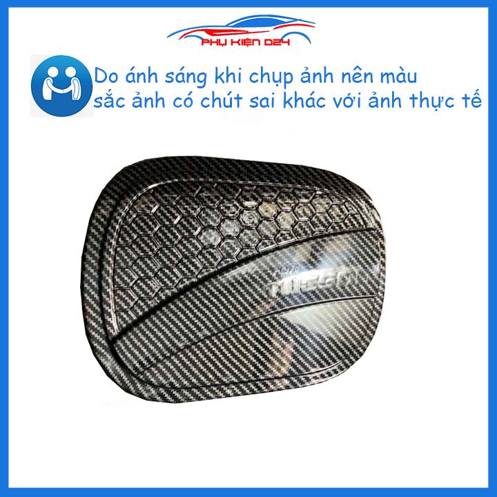 Ốp nắp bình xăng Tucson 2016-2017-2018-2019-2020-2021 vân cacbon chống trầy trang trí ô tô