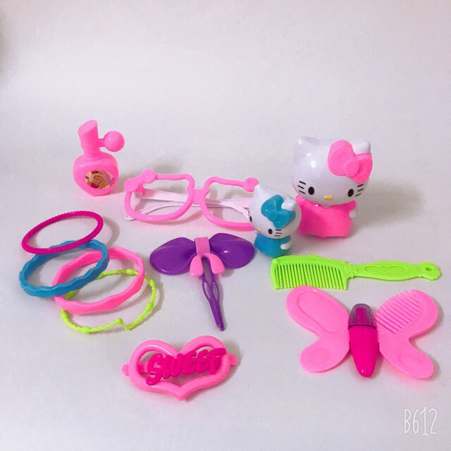 Túi trang điểm mèo hello kitty cho bé12 Món Điệu Đà Đáng Yêu Cho Bé Gái