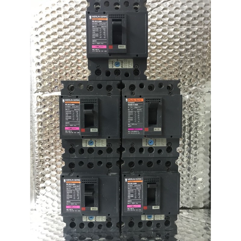 Aptomat bảo vệ động cơ Schneider NS80H MA 25 A 3P 3D