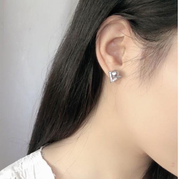 BÔNG TAI CHỮ V ĐÍNH ĐÁ HÀN QUỐC