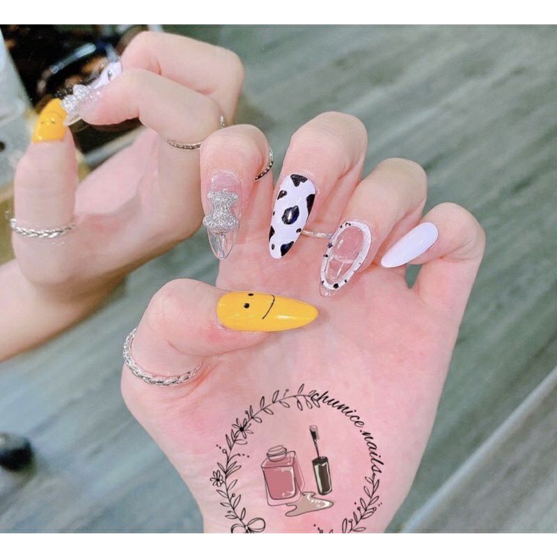 Nailbox thiết kế vẽ hoạ tiết mặt cười